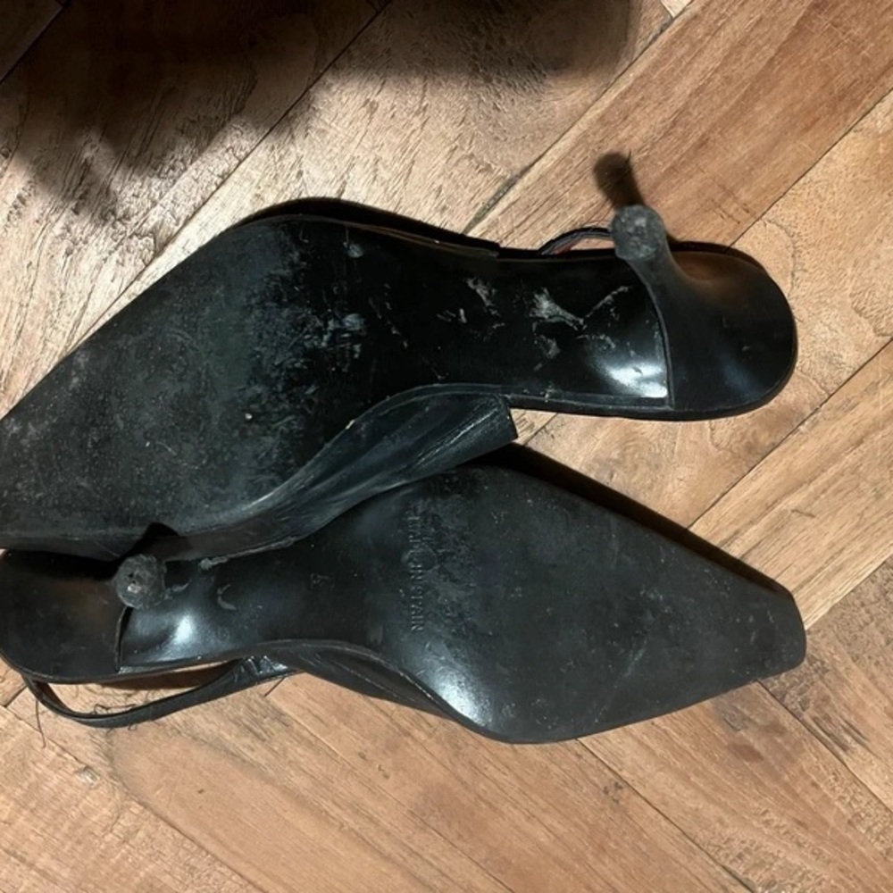 Elegant Black Heels with Red Insole - Picture 3 of 3